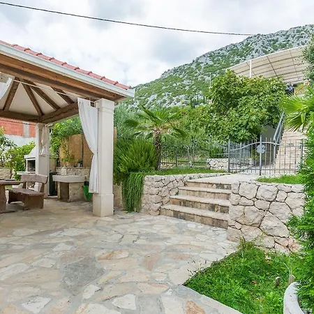 Villa Holiday Home Zvecanje